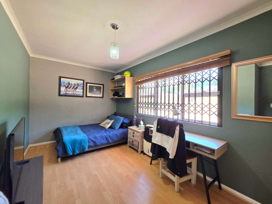 5 Bedroom Property for Sale in Plattekloof Western Cape